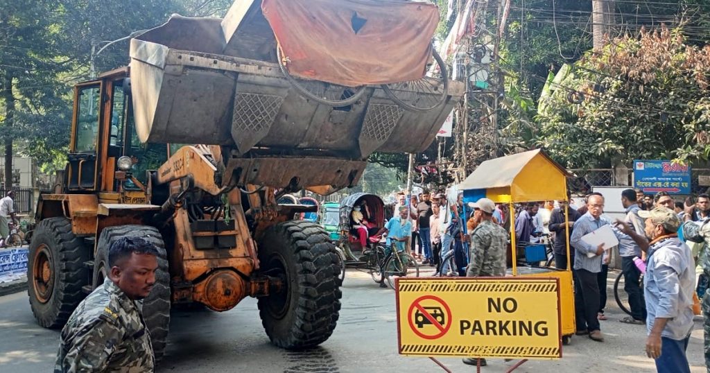 চট্টগ্রাম মহানগরে ৬০টি অস্থায়ী দোকান উচ্ছেদ ছবি-৫