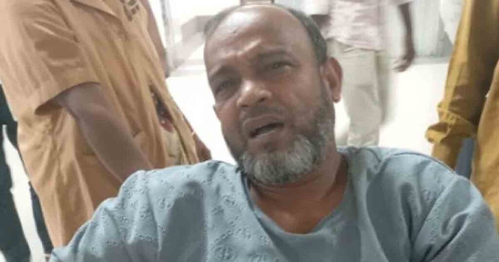 চট্টগ্রামে প্রতীক নিয়ে তর্ক-বিতর্কেং  ভাতিজার হাতে চাচা ছুরিকাঘাত ।