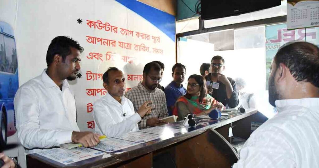 চট্টগ্রামে ভাড়ার তালিকা প্রদর্শন না করায় জরিমানা গুনল ৪ বাস কাউন্টার