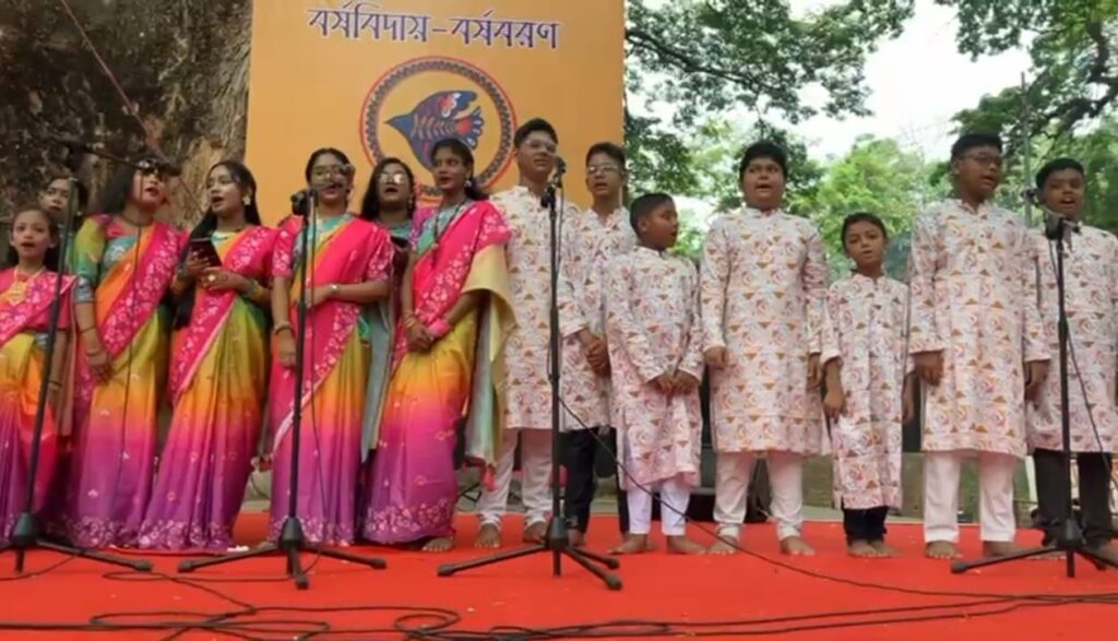 চট্টগ্রাম সিআরবি’র বর্ষ বরণ অনুষ্ঠানে সংগীত পরিবেশনে সুন্দরম শিল্পীগোষ্ঠী