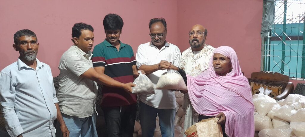 বোয়ালখালীর আমুচিয়া ইউনিয়নে ক্ষতিগ্রস্ত ৪০০ পরিবারের মাঝে ত্রান বিতরণ