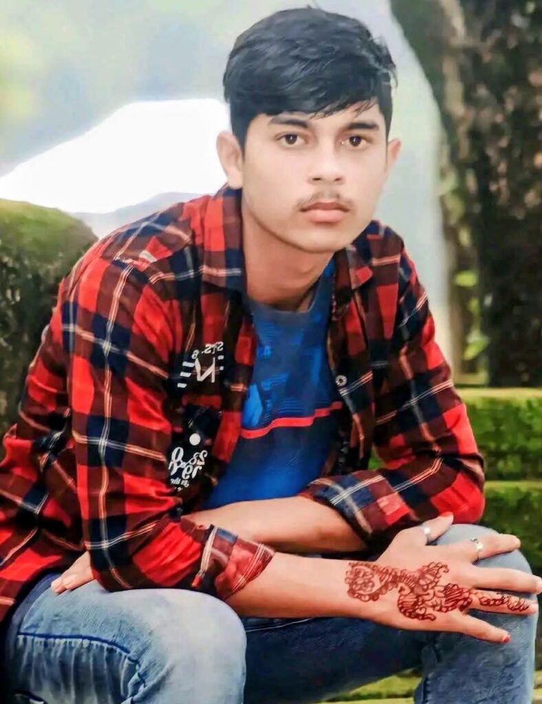 নেত্রকোনায় ট্রেনের নিচে কাটা পড়ে গার্মেন্টস কর্মী নিহত