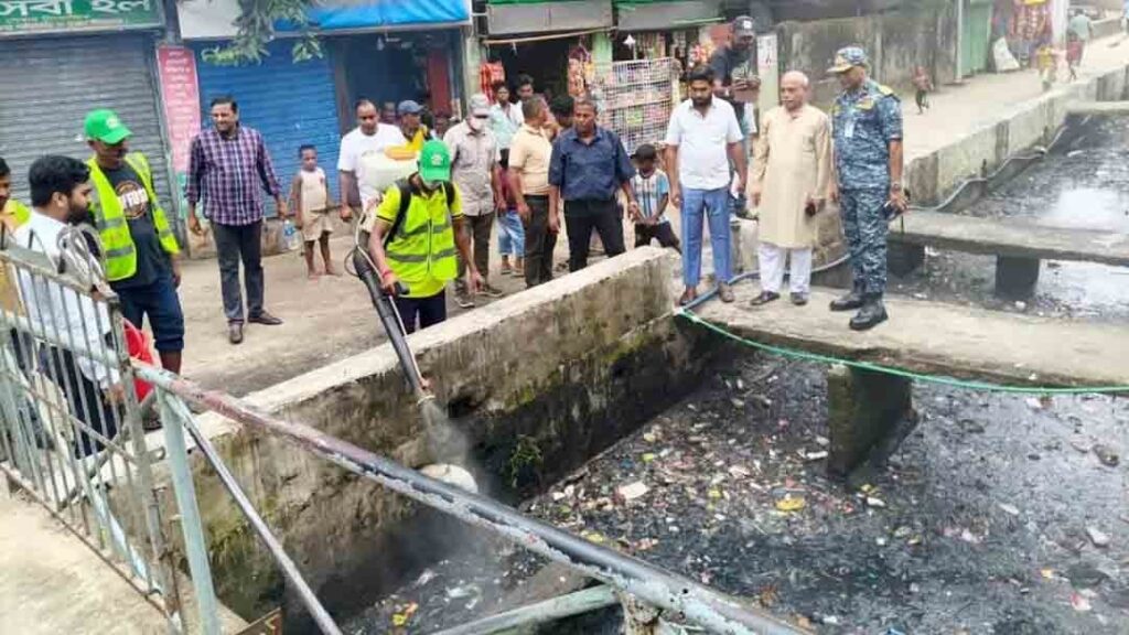 মহানগরের ঝুঁকিপূর্ণ এলাকায় ডেঙ্গু-চিকুনগুনিয়ার  প্রজননস্থল ধ্বংসে চসিকের অভিযান