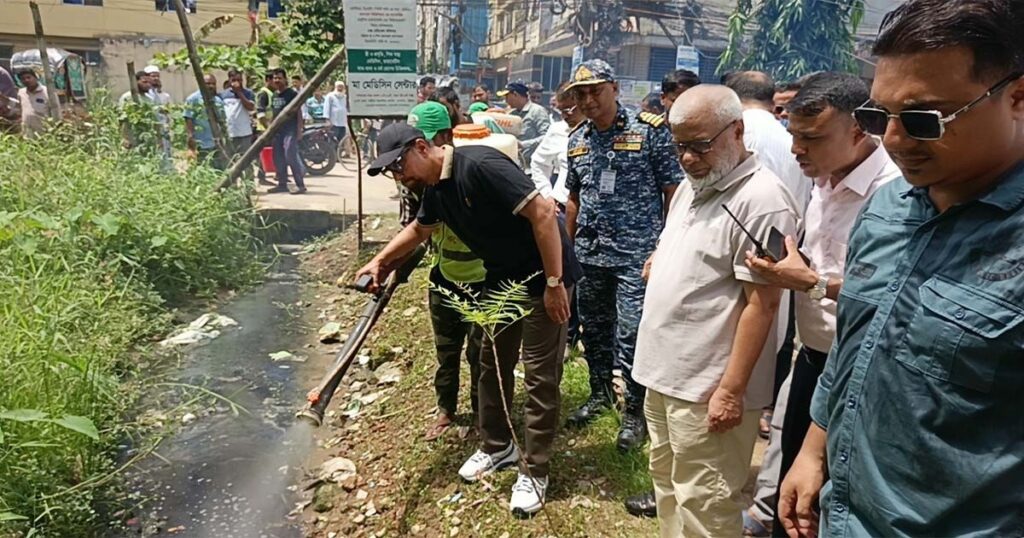 তিন দিনে একদিন, জমা পানি ফেলে  দিন : মেয়র ডা. শাহাদাত